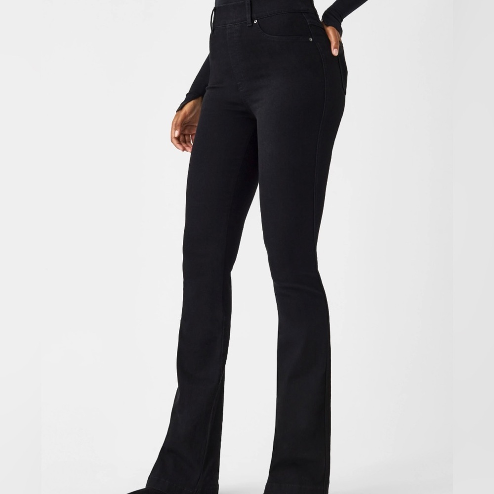 Spanx high rise flared stretchy pants 
Size medium 
no flaws